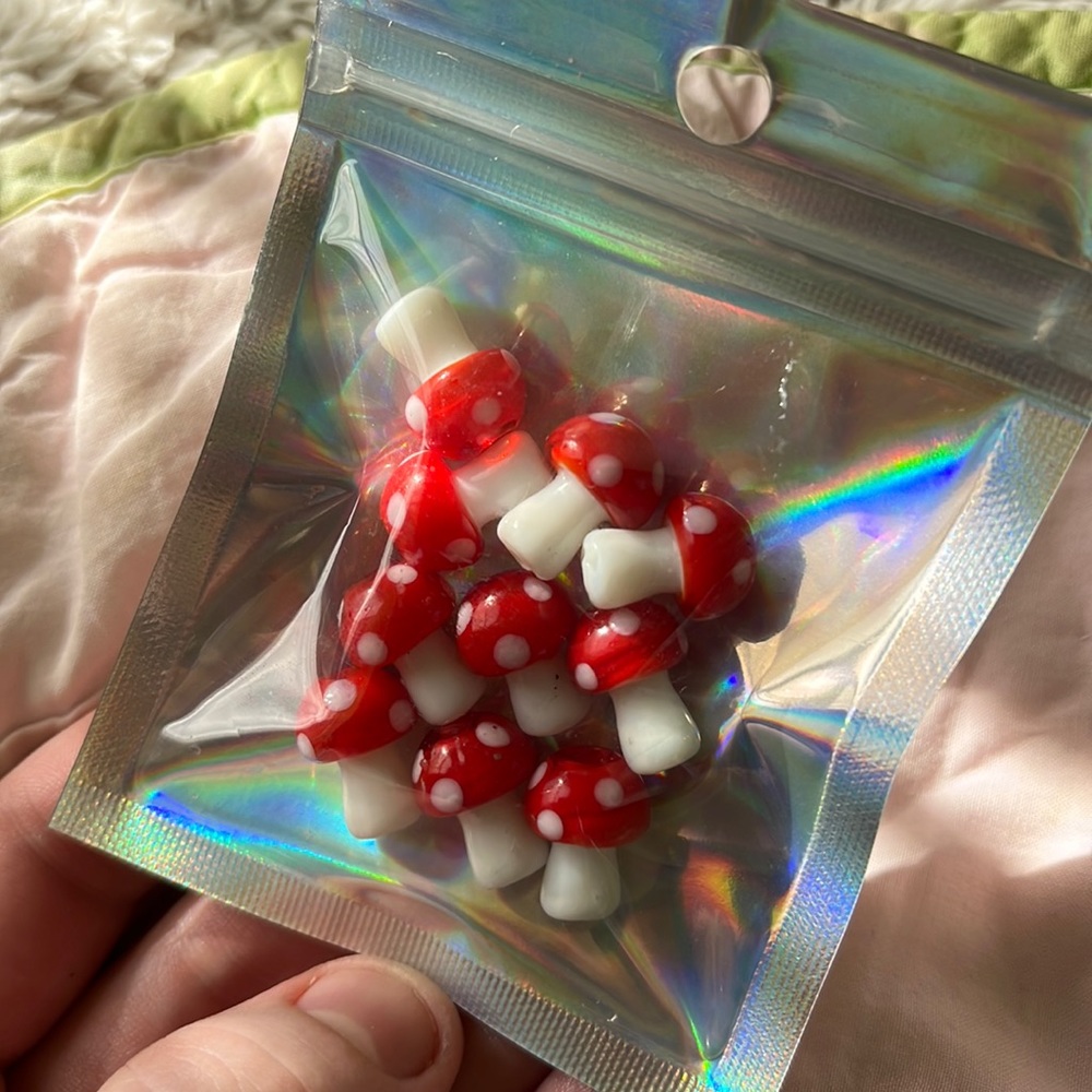 Set of 10 mushroom beads